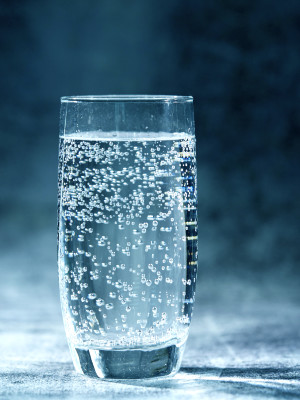 Fontaine réseau à eau gazeuse pétillante (carbonatation à froid) pour entreprises et particuliers par Laguneo